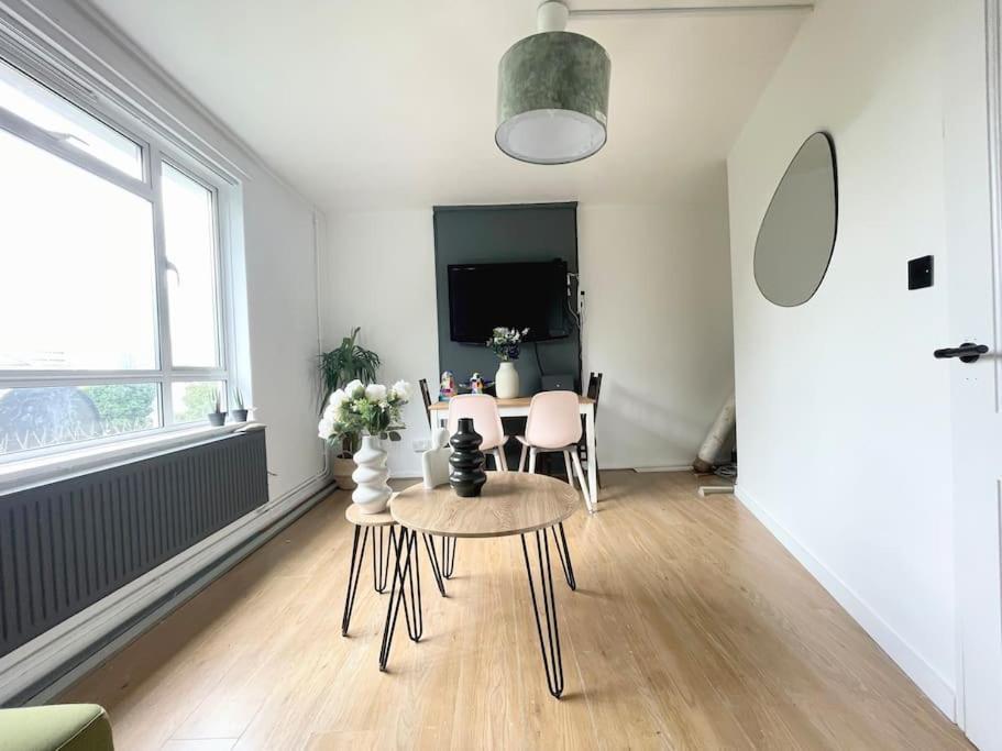 Stylish 2 Bedroom Flat In Angel Central Location ลอนดอน ภายนอก รูปภาพ