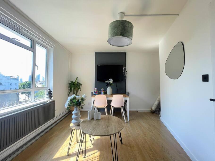 Stylish 2 Bedroom Flat In Angel Central Location ลอนดอน ภายนอก รูปภาพ