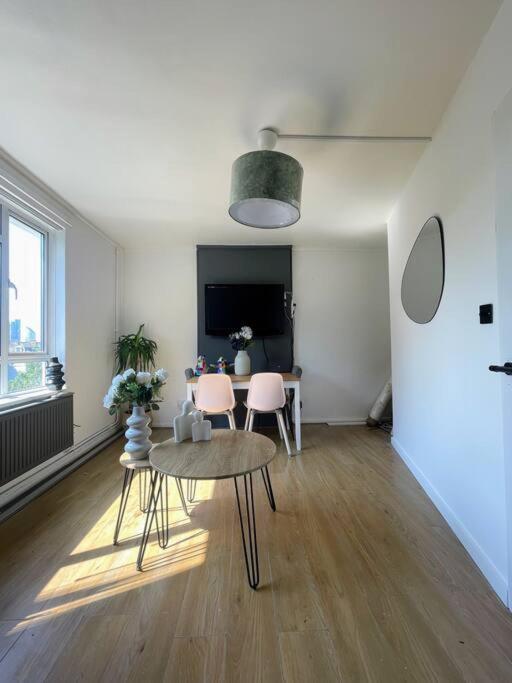 Stylish 2 Bedroom Flat In Angel Central Location ลอนดอน ภายนอก รูปภาพ