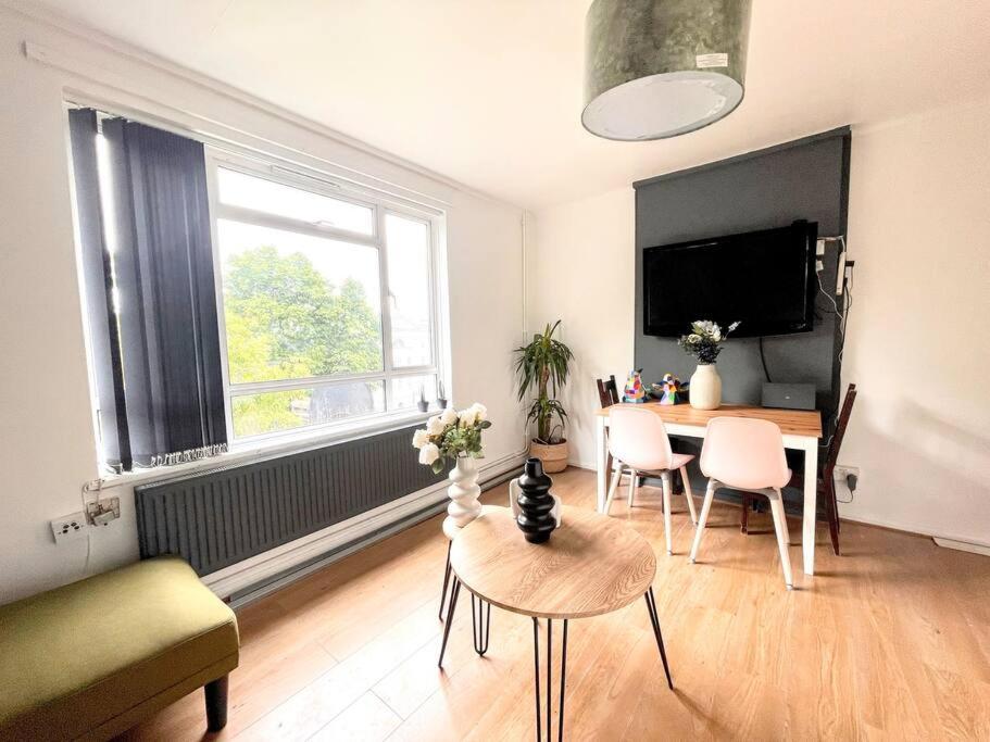 Stylish 2 Bedroom Flat In Angel Central Location ลอนดอน ภายนอก รูปภาพ