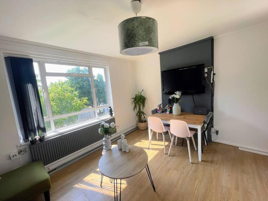 Stylish 2 Bedroom Flat In Angel Central Location ลอนดอน ภายนอก รูปภาพ