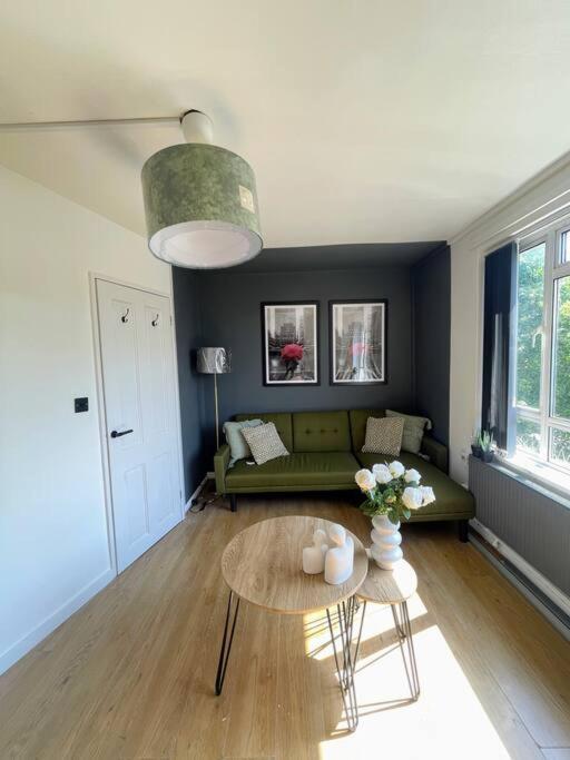 Stylish 2 Bedroom Flat In Angel Central Location ลอนดอน ภายนอก รูปภาพ
