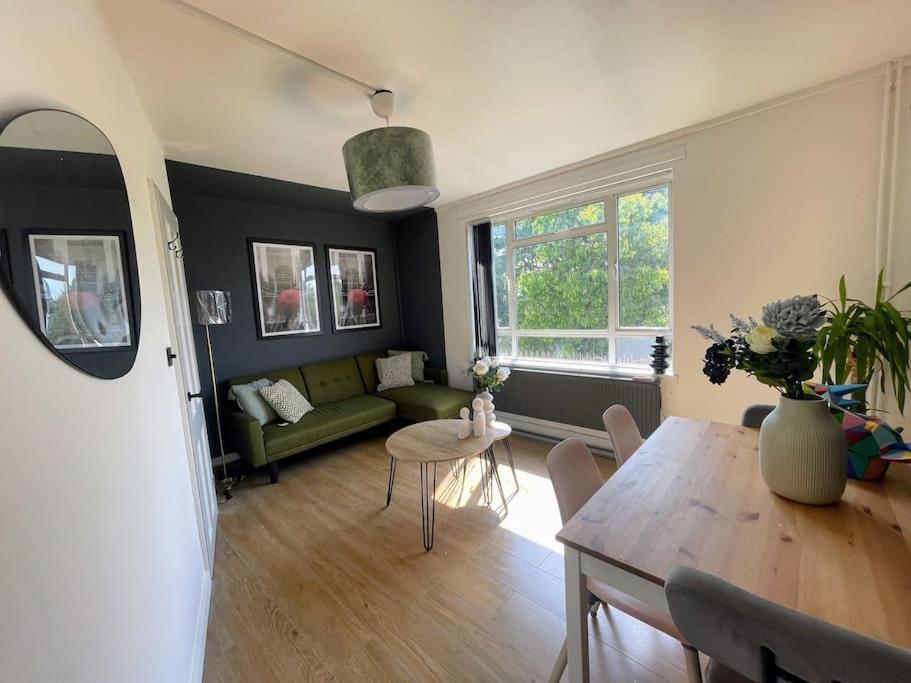 Stylish 2 Bedroom Flat In Angel Central Location ลอนดอน ภายนอก รูปภาพ